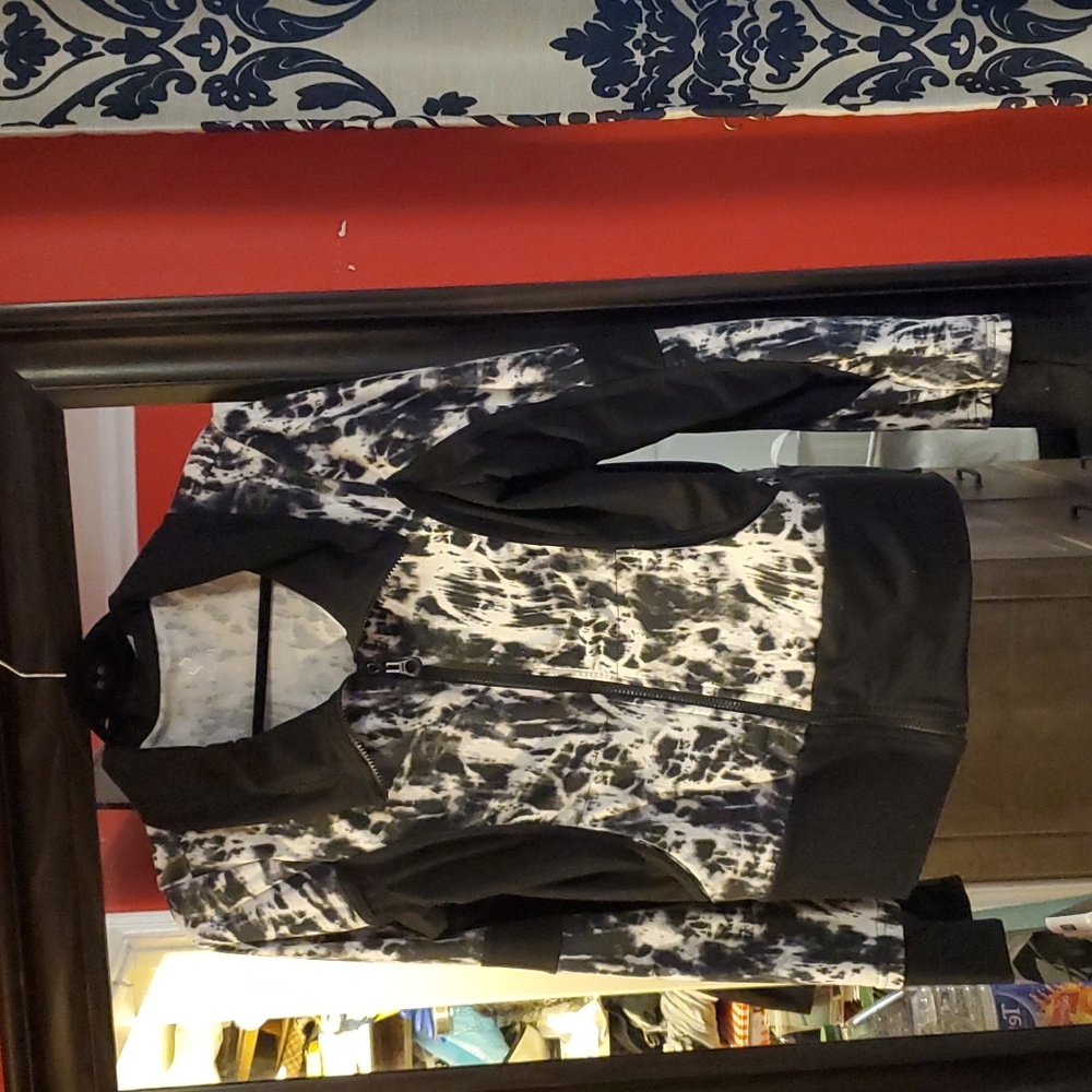 Work out jacket lg black and white